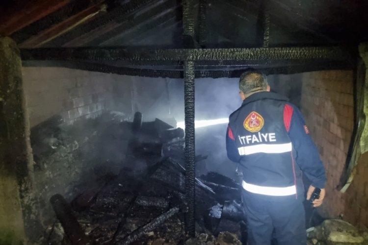 K&uuml;tahya'da evde &ccedil;ıkan yangın b&uuml;y&uuml;meden s&ouml;nd&uuml;r&uuml;ld&uuml;