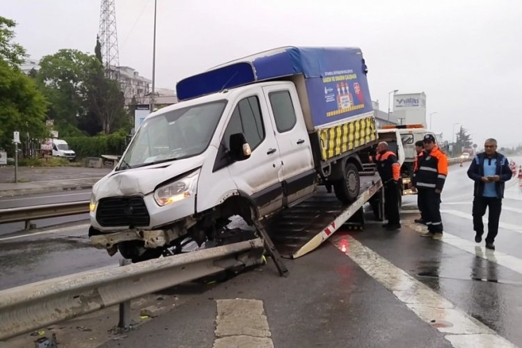 İstanbul'da İBB aracı kaza yaptı