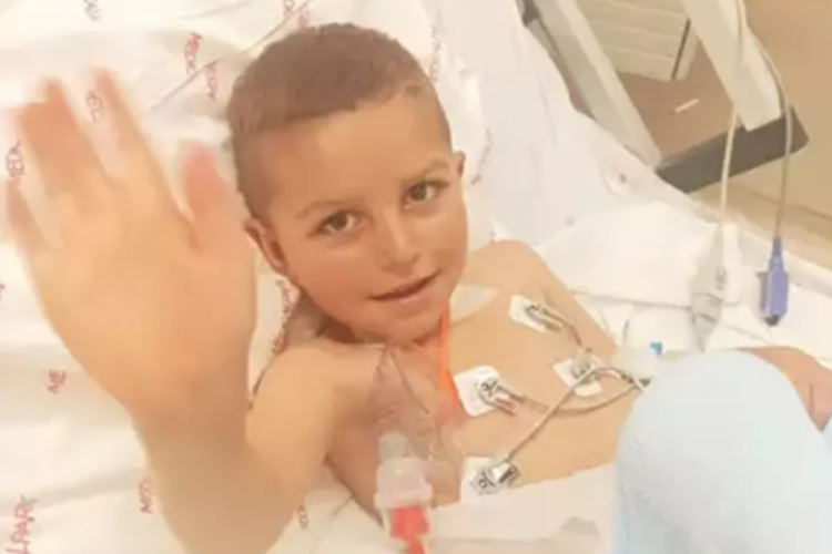 Kars'ta Sobanın &uuml;st&uuml;ndeki sıcak patatesi yiyen &ccedil;ocuk 6 g&uuml;n komada kaldı