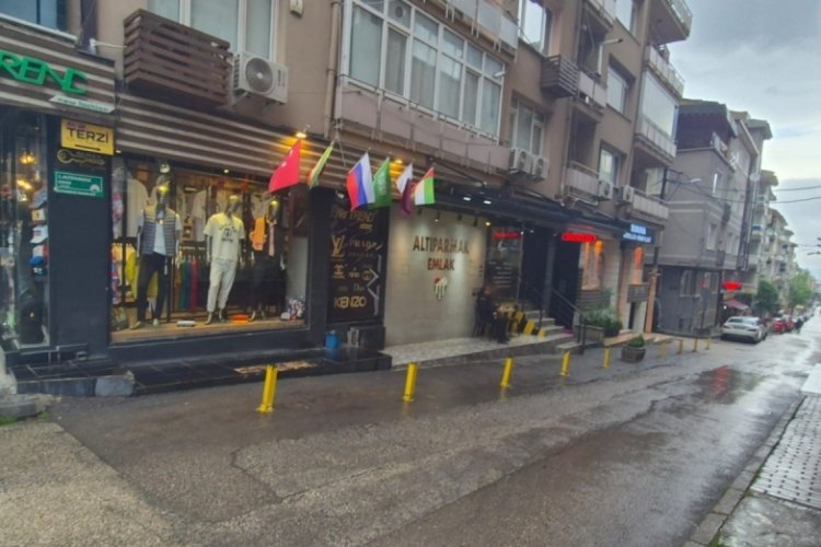Bursa Altıparmak'ta bir işletmeden kaldırım işgali!