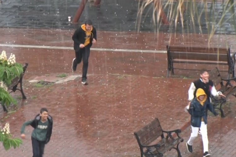 Samsun'da sağanak yağış vatandaşa panik yaşattı