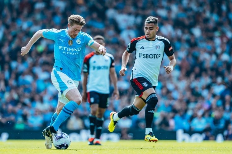 Manchester City, Fulham'ı yenerek liderliğe y&uuml;kseldi