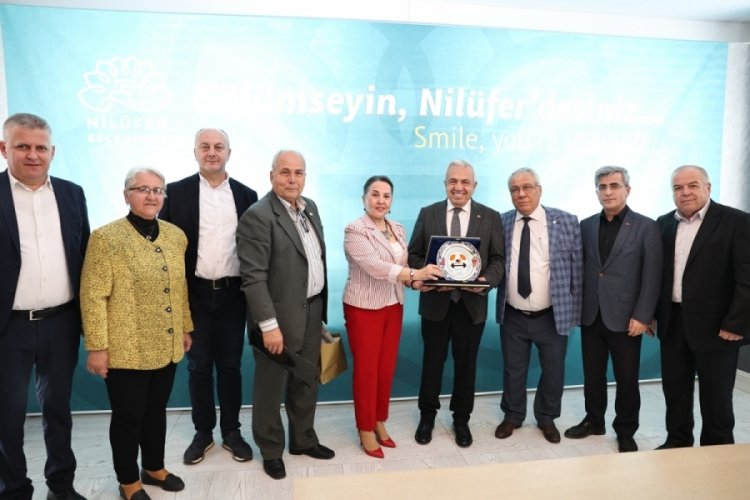 Nil&uuml;fer Belediye Başkanı Şadi &Ouml;zdemir, Mestanlı Derneği &uuml;yeliğini resmileştirdi