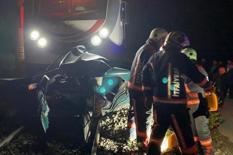Malatya'da korkun&ccedil; kaza! Trenin altında kalan aracın şof&ouml;r&uuml; hayatını kaybetti