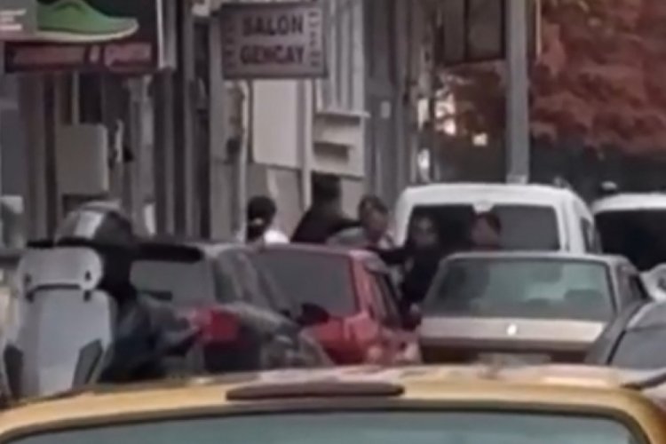 Bursa'da iki kişi arasındaki kavga kamerada