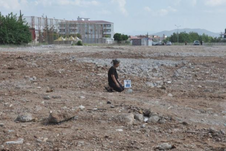 Enkaz başında g&ouml;zyaşı! 'Anneler G&uuml;n&uuml;'n&uuml; hi&ccedil;bir şekilde kutlamak istemiyorum'