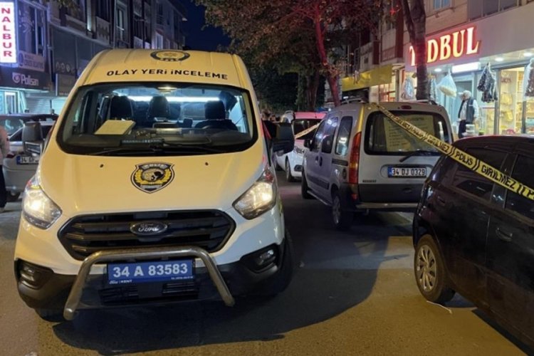İstanbul'da alışveriş yapan &ccedil;ifte silahlı saldırı: 1 &ouml;l&uuml;, 1 yaralı
