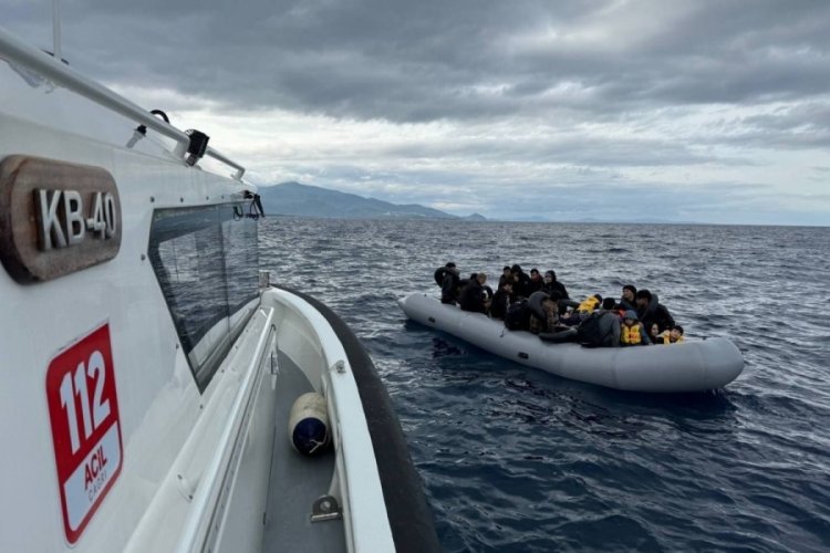 İzmir'de 22'si &ccedil;ocuk 47 g&ouml;&ccedil;men kurtarıldı