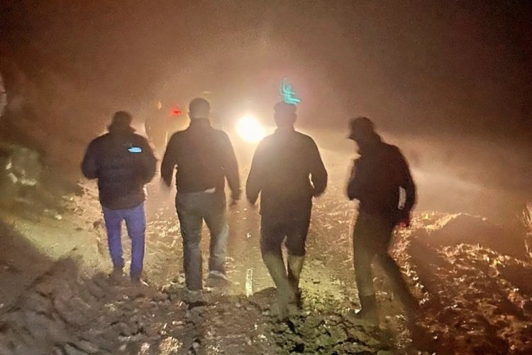 Aydos yaylasında mahsur kalan kişiler kurtarıldı