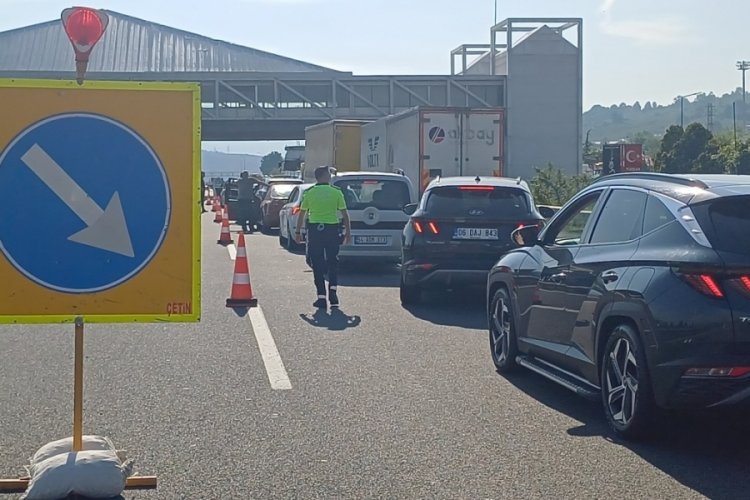 D&uuml;zce-Kaynaşlı arası otoyol ulaşıma kapandı