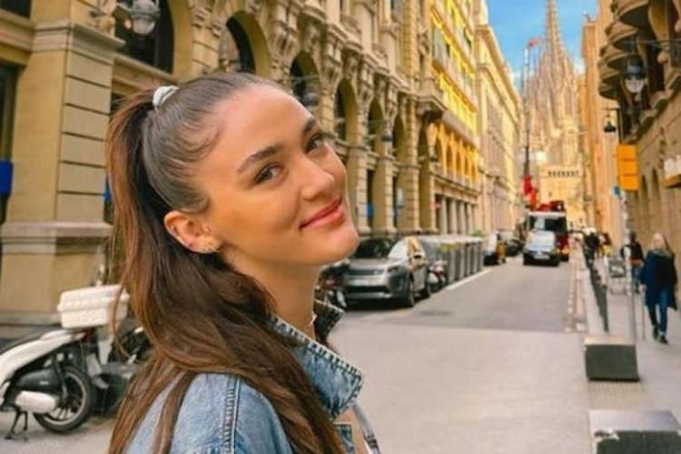 Zehra Güneş'in sırt dekolteli tarzı beğeni topladı