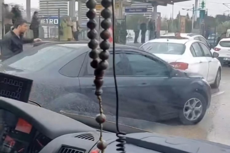 Bursa'da zincirleme kaza! 6 ara&ccedil; birbirine girdi