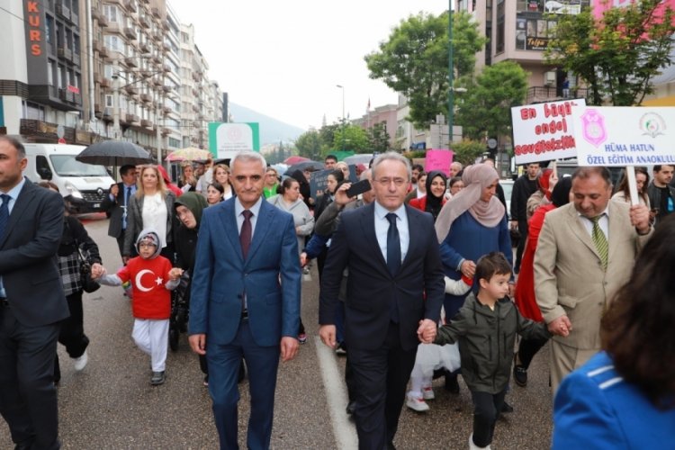 Bursa'da Engelliler Haftası nedeniyle farkındalık y&uuml;r&uuml;y&uuml;ş&uuml; ger&ccedil;ekleştirildi