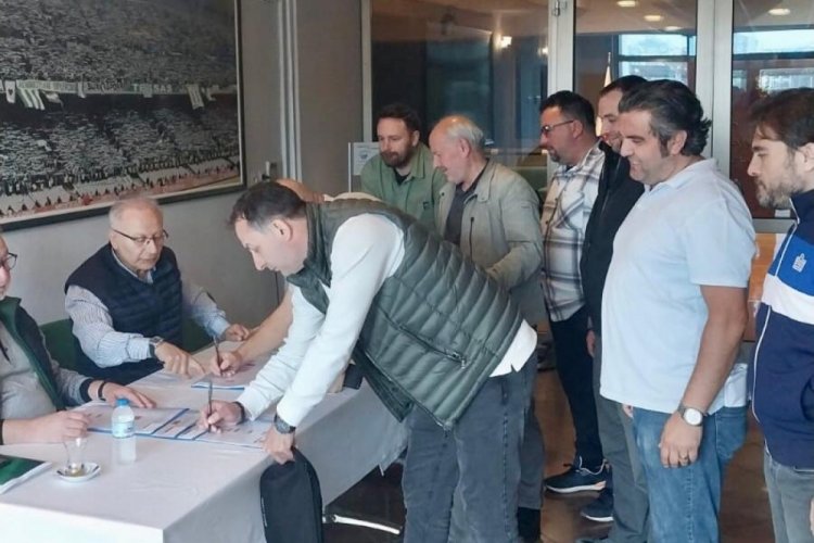 Bursaspor'da Enes &Ccedil;elik'e 45 dakikada 45 imza!