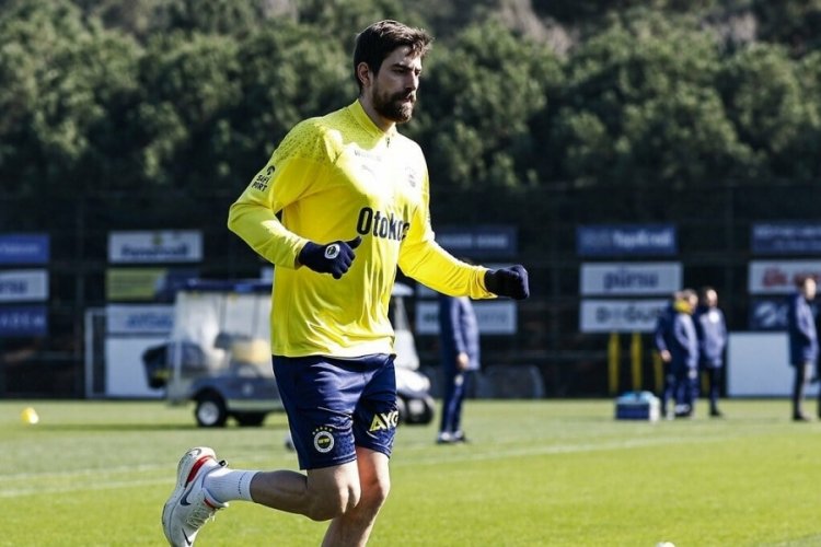 Luan Peres takımla birlikte &ccedil;alıştı