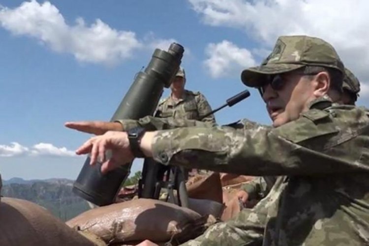 Orgeneral Bayraktaroğlu'ndan hudut hattı ve &uuml;s b&ouml;lgelerine ziyaret