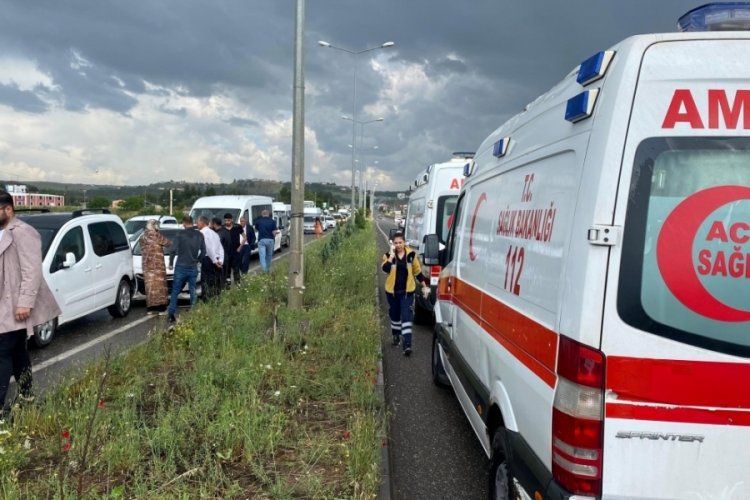 Diyarbakır'da zincirleme kaza: 2 yaralı