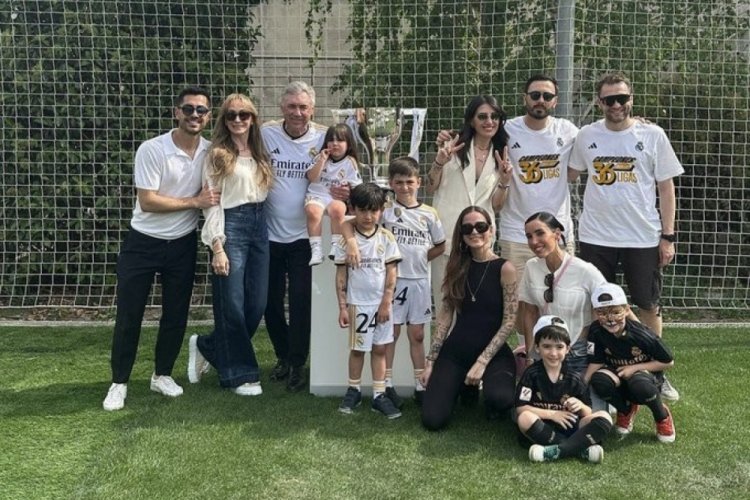 Carlo Ancelotti'nin torunları Arda G&uuml;ler formalarıyla g&ouml;r&uuml;nt&uuml;lendi!