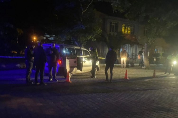 Balıkesir'de kontrolden &ccedil;ıkan ara&ccedil; ağaca &ccedil;arptı: 1 can kaybı