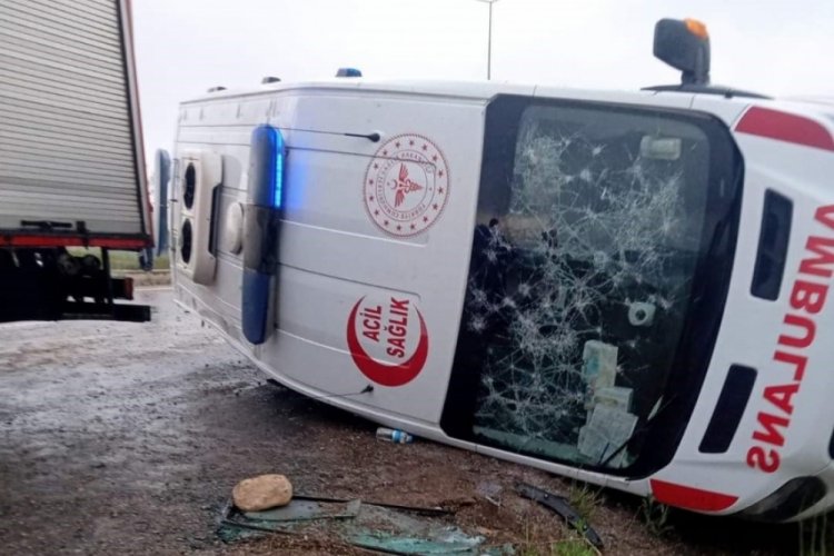 Kayseri'de kaza ihbarına giden ambulans kaza yaptı