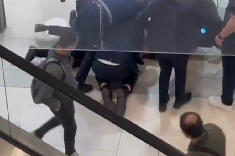 Bursa'da hastanede kendine jiletle zarar verdi!