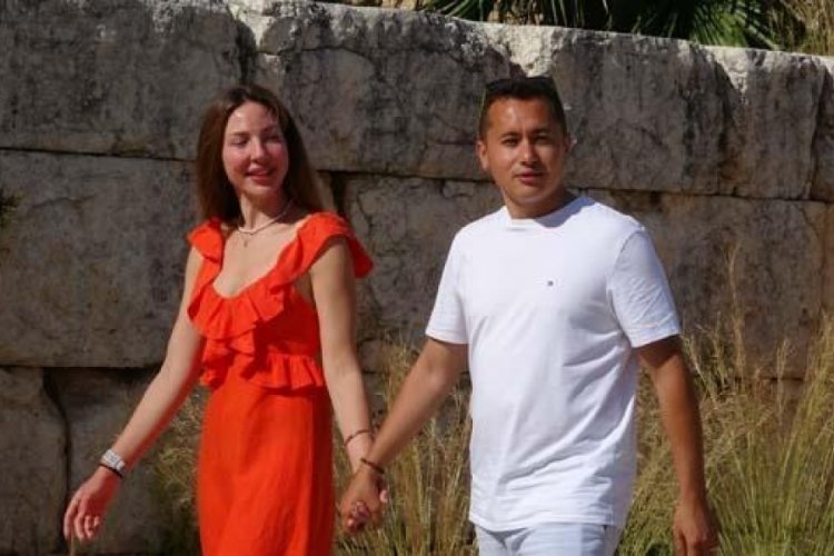 5 dakika g&ouml;r&uuml;şt&uuml;ler birbirlerine aşık oldular! Mersin'e Sibiryalı gelin
