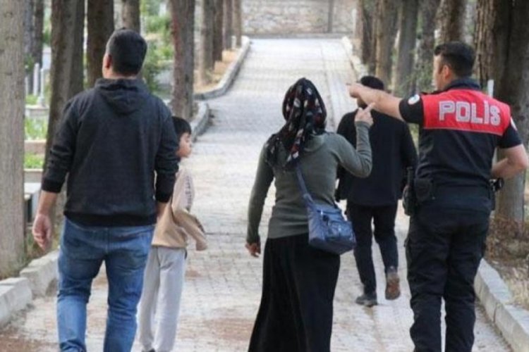 Denizli'de mezarlıkta bebek ağlama sesi ihbarı polisi harekete ge&ccedil;irdi