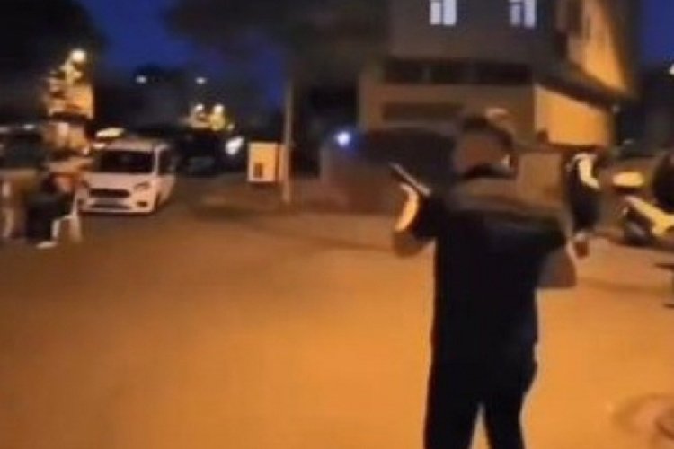 İstanbul'da asker eğlencesinde pompalı t&uuml;fekle havaya ateş a&ccedil;tı!