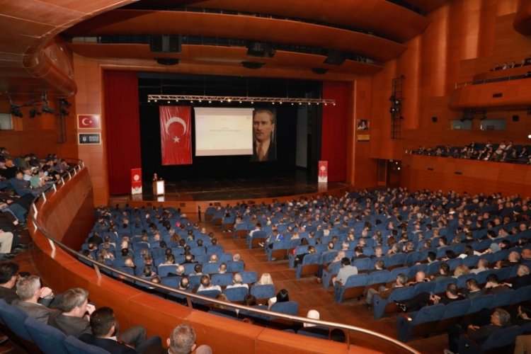 Vali Demirtaş, yeni m&uuml;fredat toplantısında Bursa'daki okul m&uuml;d&uuml;rleriyle buluştu