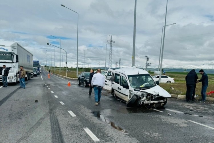 Erzurum kuzey &ccedil;evre yolunda feci kaza: Ağır yaralılar var