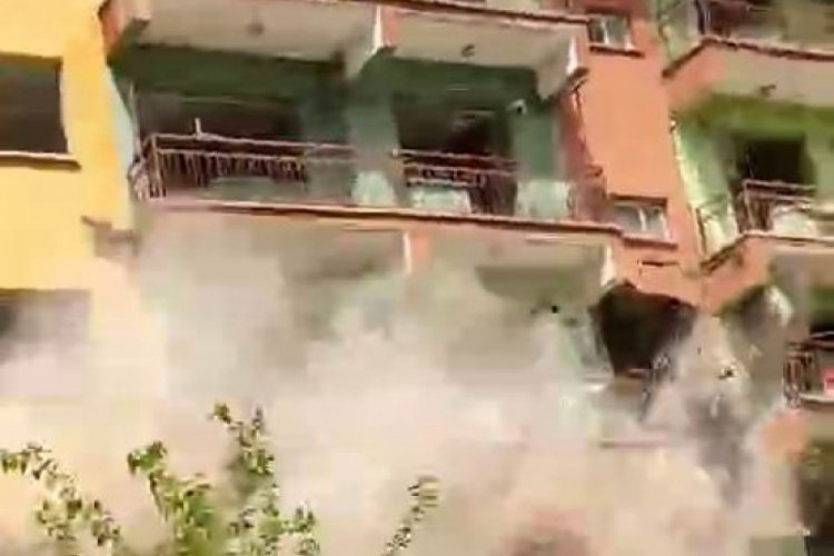 Tunceli'de deprem sonrası ağır hasarlı bina tek dokunuşta yıkıldı