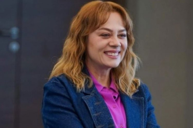 Demet Evgar'dan Kızıl Goncalar setine s&uuml;rpriz ziyaret