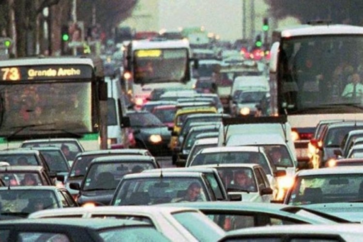 Fransa'da 'Kadın gibi s&uuml;r' adlı bir kampanya başlatıldı