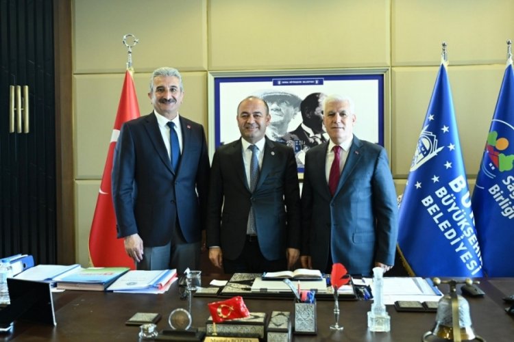 &Ouml;zg&uuml;r Karabat ve Nihat Yeşiltaş'tan Başkan Bozbey'e ziyaret