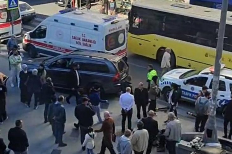 İstanbul'da dehşet dolu anlar! Otomobil yayaların arasına daldı