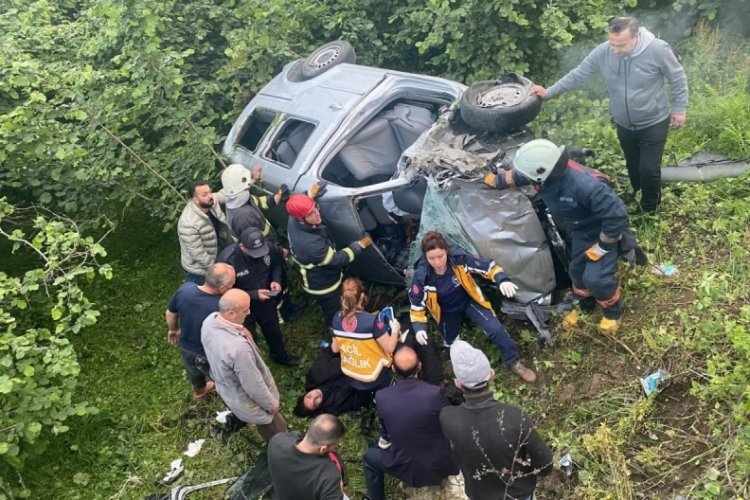 Ordu'da kontrolden &ccedil;ıkan ara&ccedil; bah&ccedil;eye u&ccedil;tu: 5 yaralı