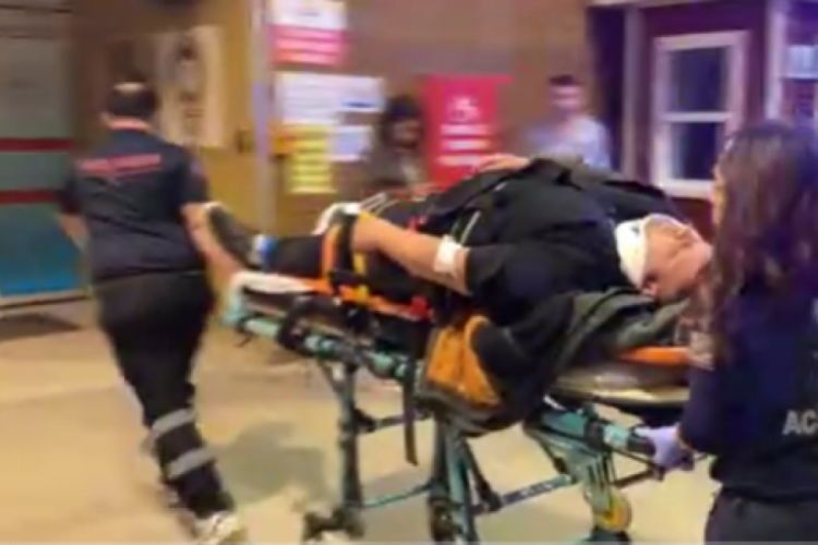 Bursa'da motosiklet yayaya çarptı: 2 kişi yaralandı