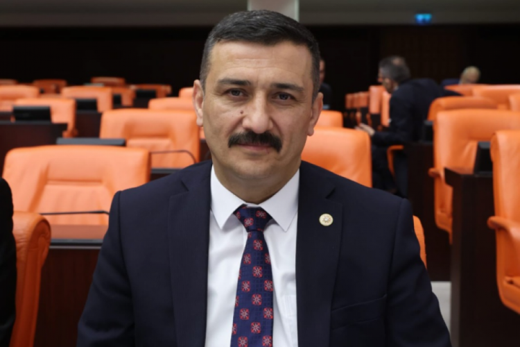 T&uuml;rkoğlu, kredilere geriye d&ouml;n&uuml;k ekstra faiz uygulamasına sert tepki g&ouml;sterdi