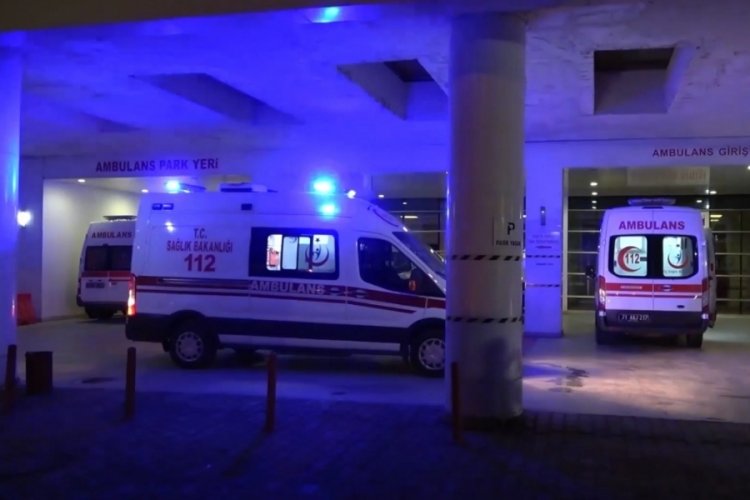 Evinde yasak aşk ka&ccedil;amağı yapan kadın, kocasına yakalandı: 2 yaralı