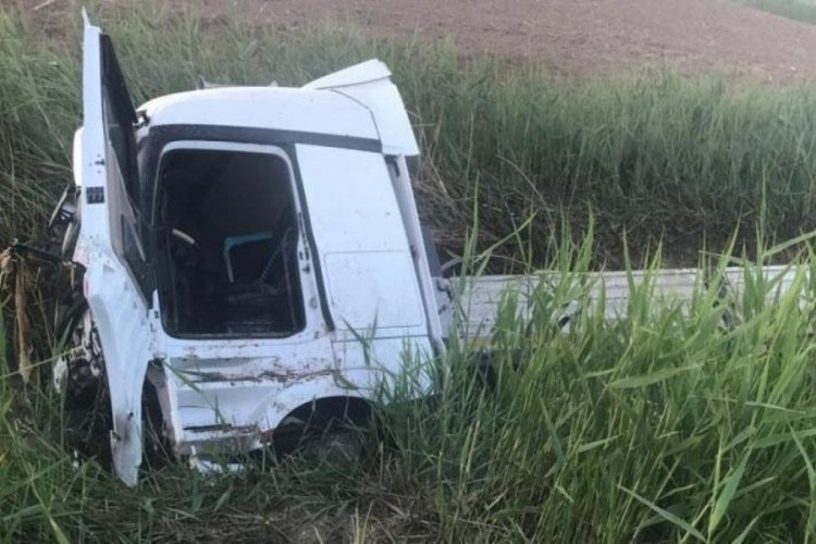 Konya'da feci kaza! TIR kanala u&ccedil;tu: 1 &ouml;l&uuml;, 1 yaralı