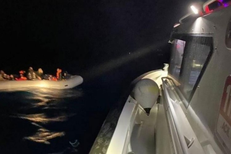 &Ccedil;anakkale'de 11'i&nbsp;&ccedil;ocuk&nbsp;toplam 35 ka&ccedil;ak g&ouml;&ccedil;men kurtarıldı