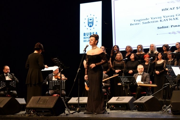 Bursa B&uuml;y&uuml;kşehir Belediyesi Orkestra Şube M&uuml;d&uuml;rl&uuml;ğ&uuml; Kadın Korosu'ndan Anneler G&uuml;n&uuml; konseri