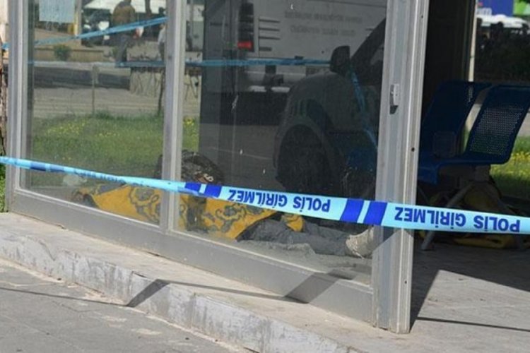 Adana'da otob&uuml;s durağında birlikte kaldığı evsiz arkadaşını &ouml;ld&uuml;rd&uuml;! Yeni detaylar