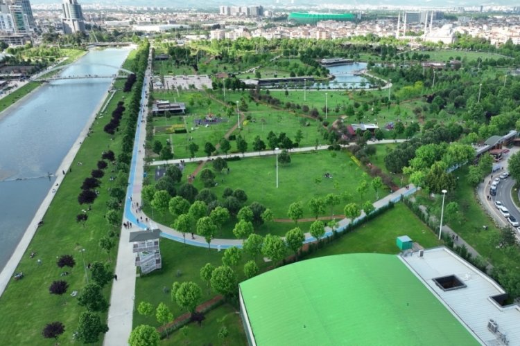 Bursa'da parklar yaza hazır hale getiriliyor
