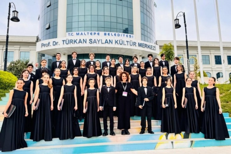 BU&Uuml; Devlet Konservatuvarı &Ccedil;ocuk Korosu'na &ccedil;ifte &ouml;d&uuml;l
