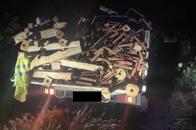 Aydın'da jandarma ekipleri demir direk hırsızlarını yakaladı