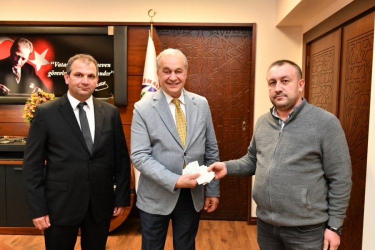 Bursa'da muhtar ve esnaftan &ouml;rnek hareket