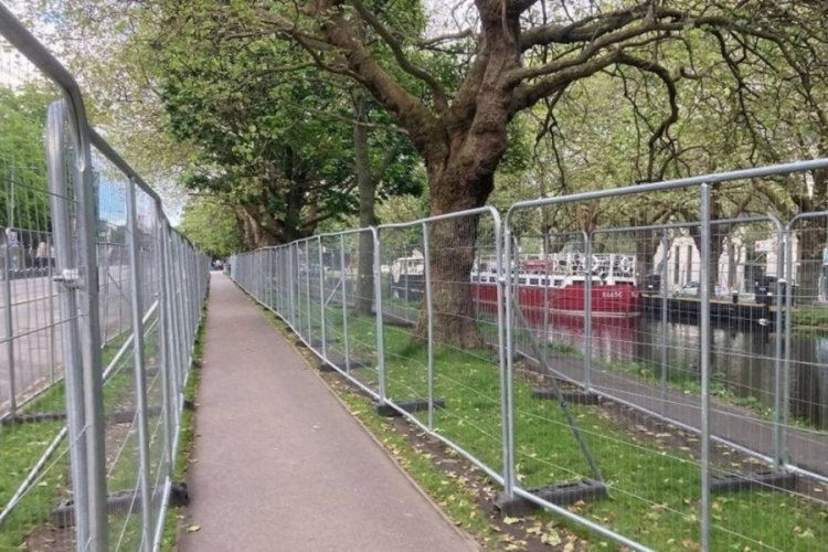 Dublin'de sığınma krizi: Bariyerler &ccedil;adırların yerini alıyor