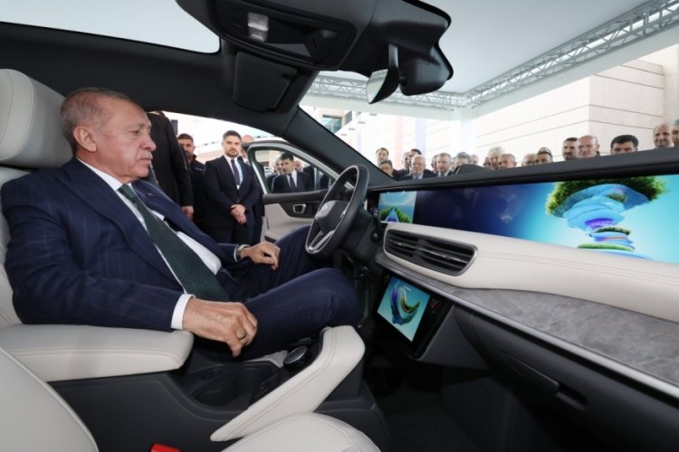 Cumhurbaşkanı Erdoğan, Togg'un yeni modelini inceledi