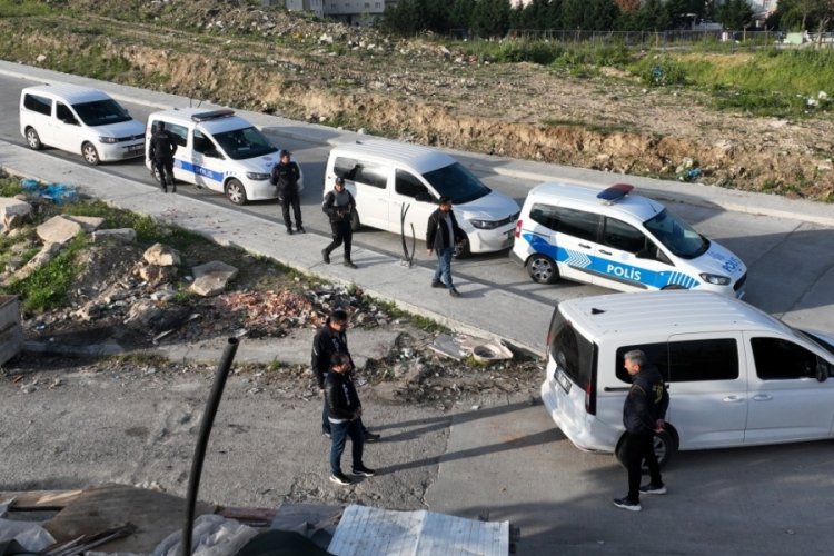 Tekirdağ'da K&uuml;me Evler'e polis baskını